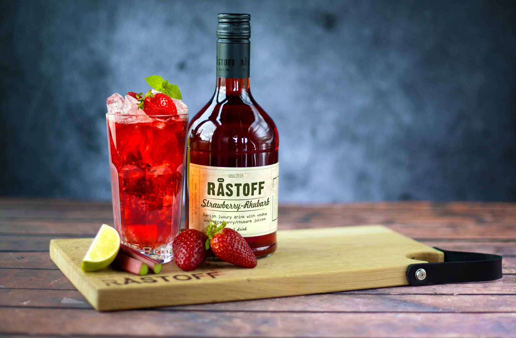 Strawberry Bomb - Drink & Drinksopskrift - Råstoff